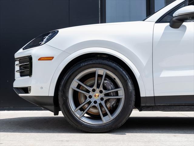 Photo of 2024 Carrara White Metallic Porsche Cayenne