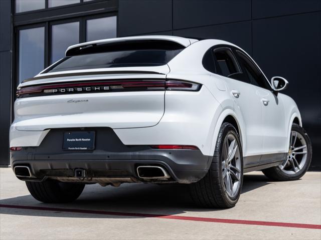 Photo of 2024 Carrara White Metallic Porsche Cayenne