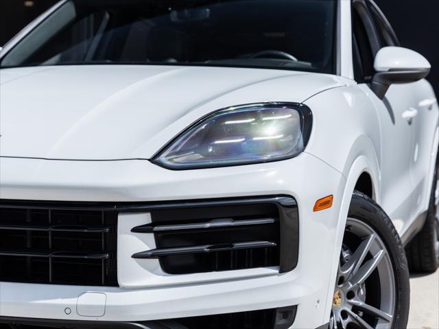 Photo of 2024 Carrara White Metallic Porsche Cayenne