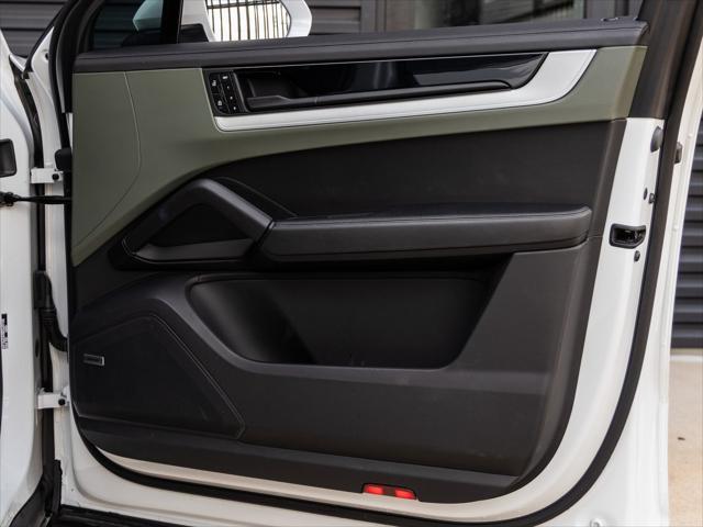Photo of 2024 Carrara White Metallic Porsche Cayenne