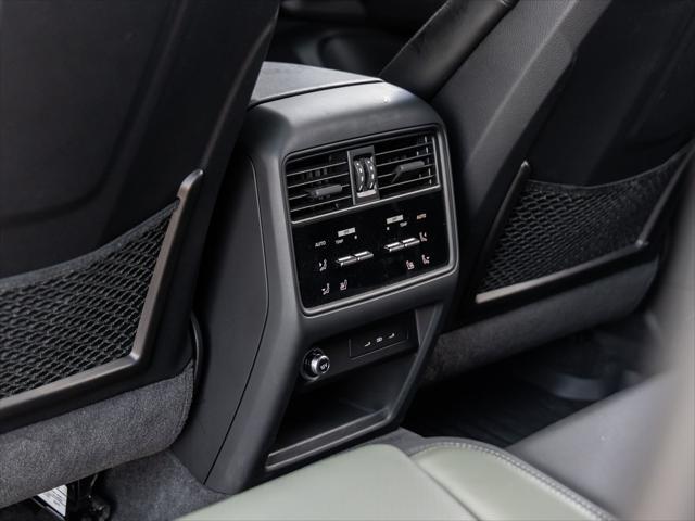 Photo of 2024 Carrara White Metallic Porsche Cayenne