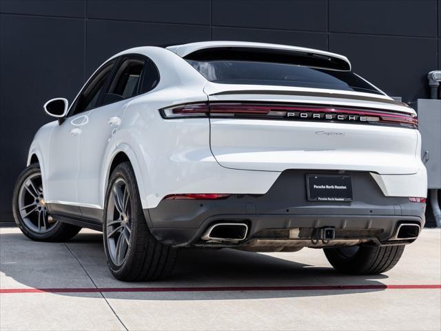 Photo of 2024 Carrara White Metallic Porsche Cayenne