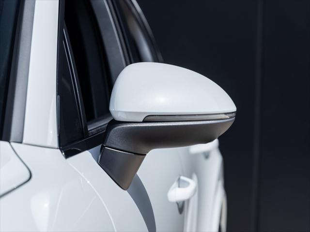 Photo of 2024 Carrara White Metallic Porsche Cayenne