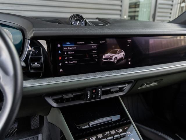 Photo of 2024 Carrara White Metallic Porsche Cayenne