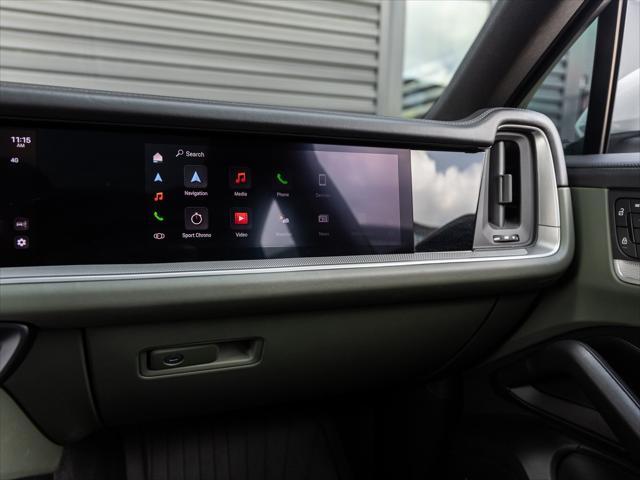 Photo of 2024 Carrara White Metallic Porsche Cayenne