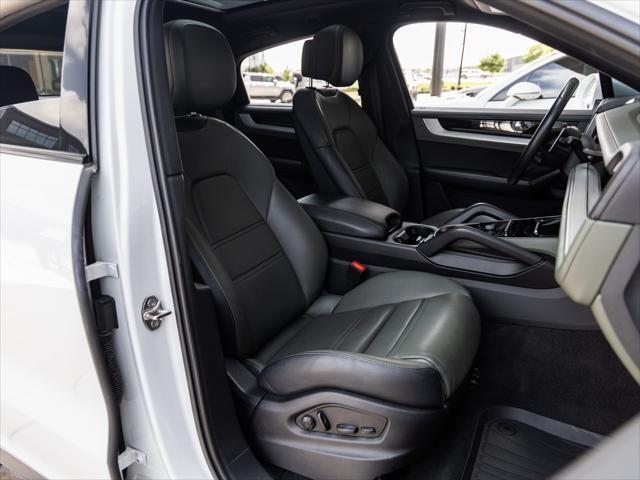 Photo of 2024 Carrara White Metallic Porsche Cayenne