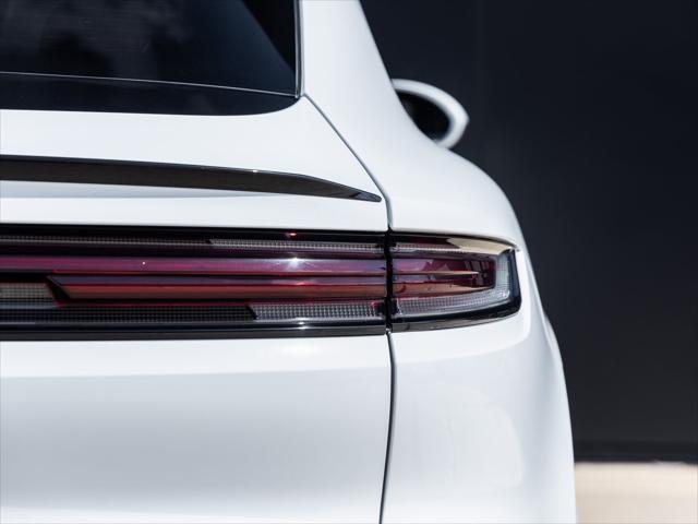 Photo of 2024 Carrara White Metallic Porsche Cayenne