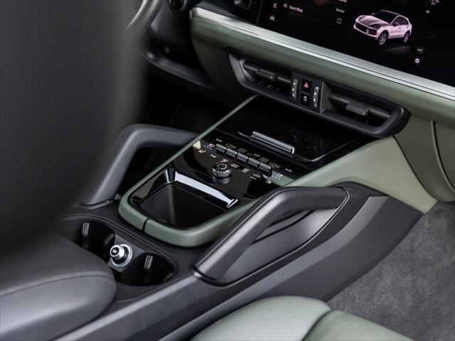 Photo of 2024 Carrara White Metallic Porsche Cayenne