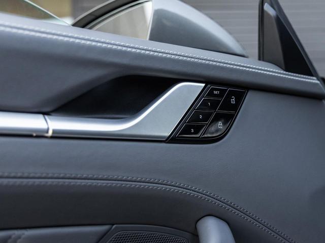 Photo of 2021 Agate Grey Metallic Porsche 911