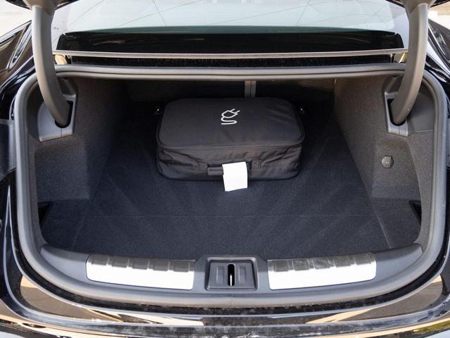 Photo of 2025 Black Porsche Taycan