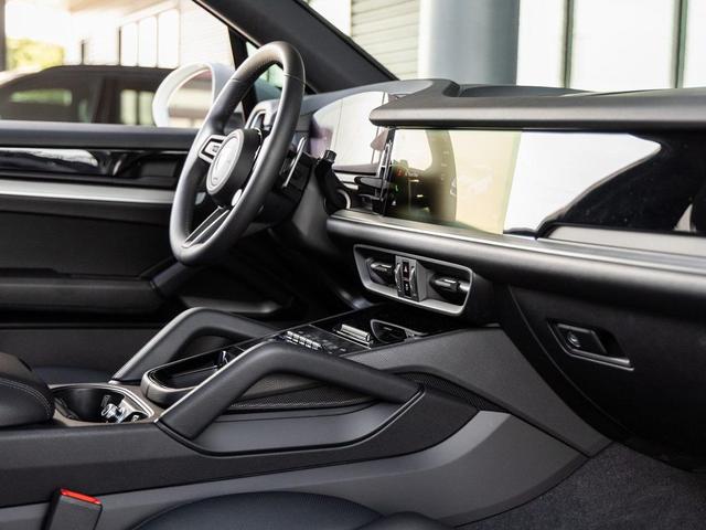 Photo of 2025 White Porsche Cayenne