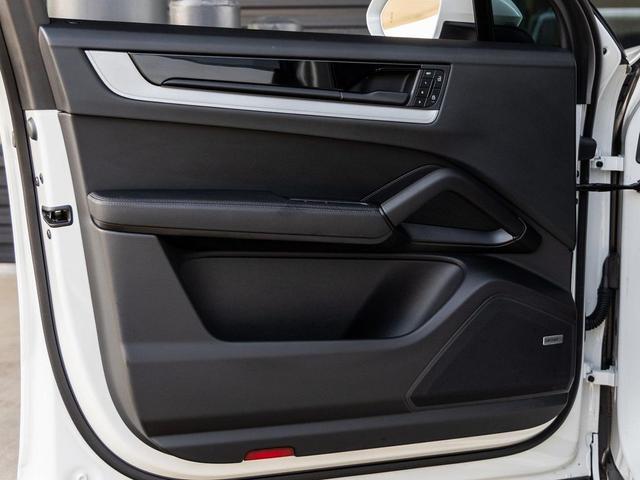 Photo of 2025 White Porsche Cayenne