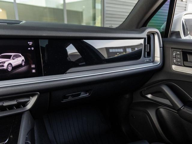 Photo of 2025 White Porsche Cayenne