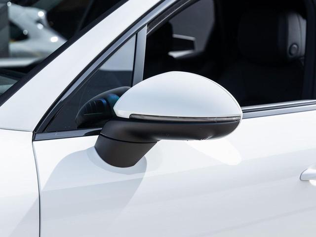 Photo of 2025 White Porsche Cayenne