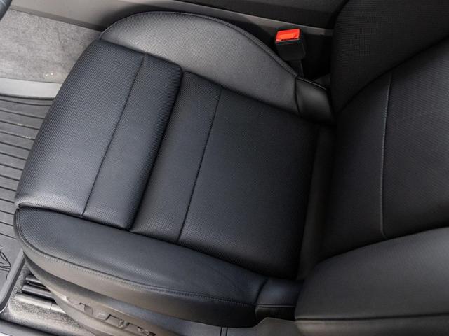 Photo of 2025 White Porsche Cayenne