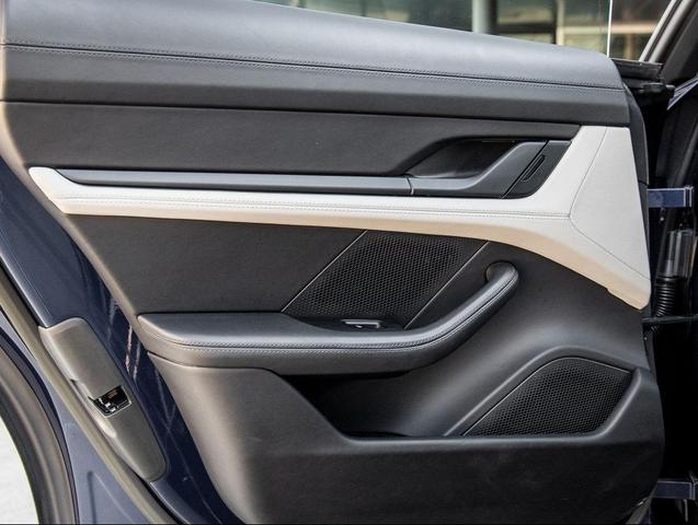 Photo of 2023 Gentian Blue Metallic Porsche Taycan