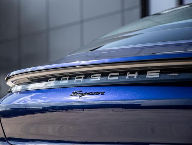 Photo of 2023 Gentian Blue Metallic Porsche Taycan