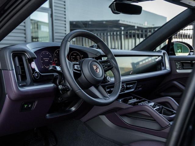 Photo of 2026 Chromite Black Metallic Porsche Cayenne