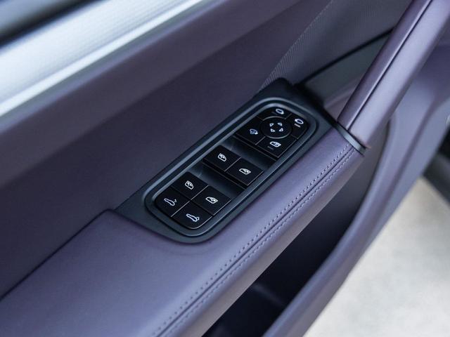 Photo of 2026 Chromite Black Metallic Porsche Cayenne