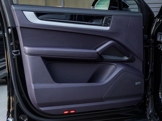 Photo of 2026 Chromite Black Metallic Porsche Cayenne