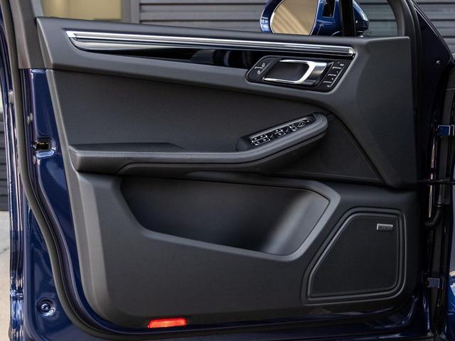 Photo of 2025 Gentian Blue Metallic Porsche Macan