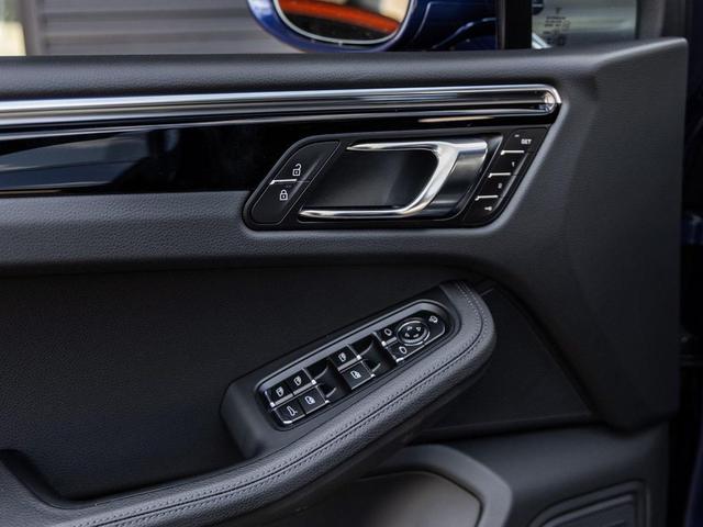 Photo of 2025 Gentian Blue Metallic Porsche Macan