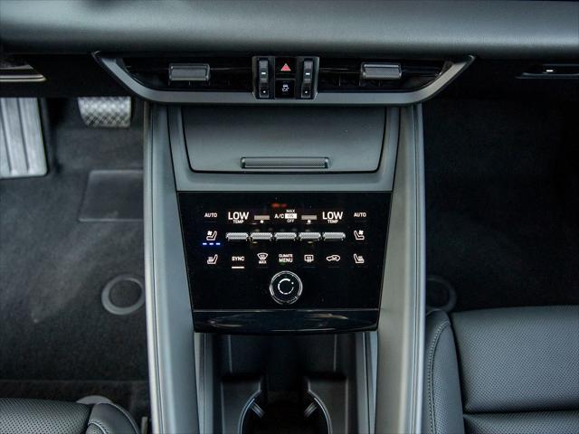 Photo of 2024 Gentian Blue Metallic Porsche Macan