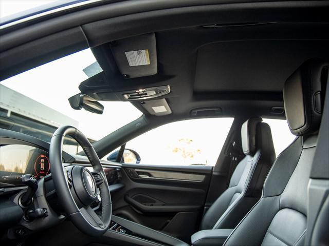 Photo of 2024 Gentian Blue Metallic Porsche Macan