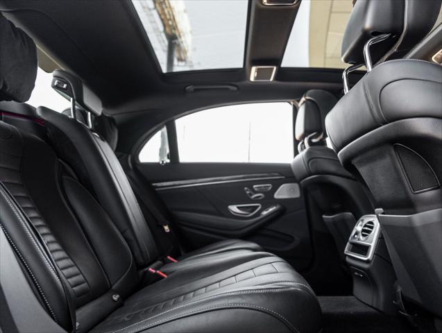 Photo of 2018 Silver Mercedes-Benz S-Class
