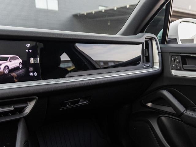 Photo of 2025 White Porsche Cayenne