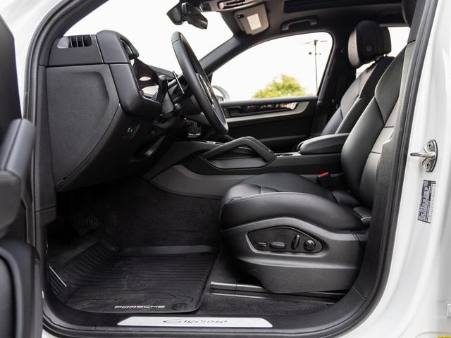 Photo of 2025 White Porsche Cayenne