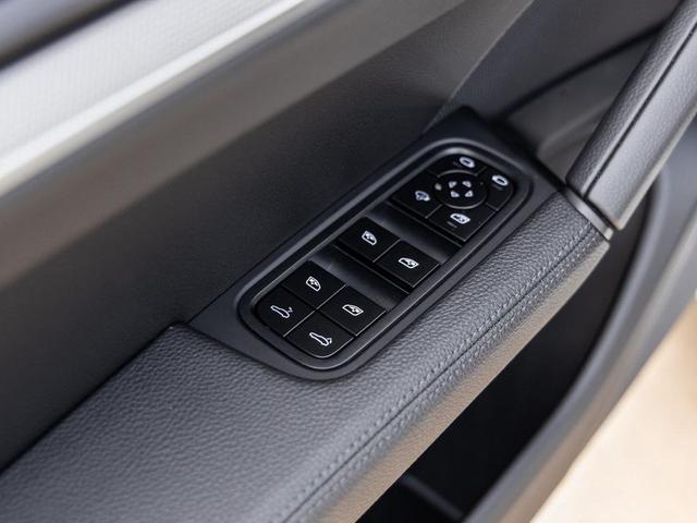 Photo of 2025 White Porsche Cayenne