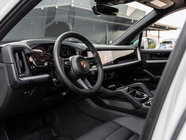 Photo of 2025 White Porsche Cayenne