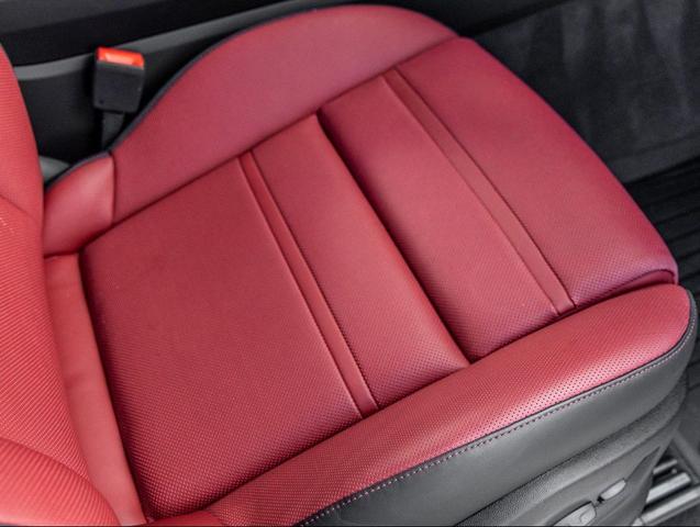 Photo of 2025 Chromite Black Metallic Porsche Cayenne