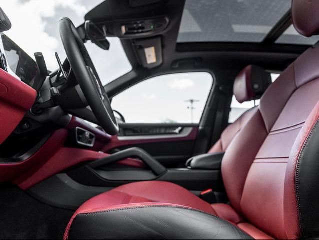 Photo of 2025 Chromite Black Metallic Porsche Cayenne