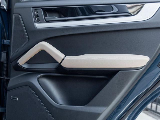Photo of 2024 Montego Blue Metallic Porsche Cayenne