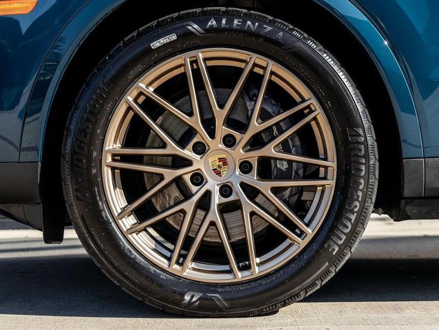 Photo of 2024 Montego Blue Metallic Porsche Cayenne