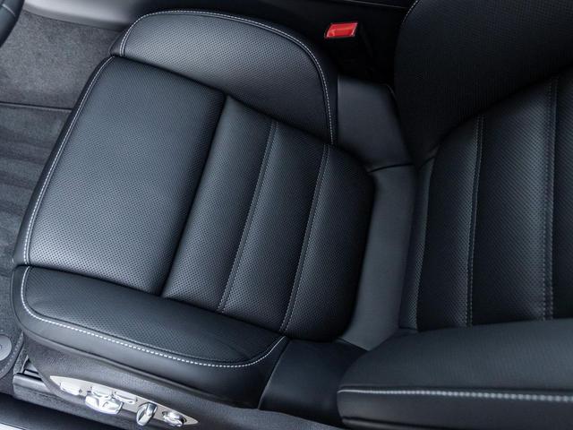 Photo of 2026 Carrara White Metallic Porsche Macan