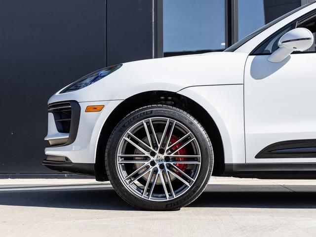 Photo of 2026 Carrara White Metallic Porsche Macan