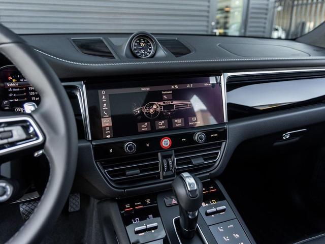 Photo of 2026 Carrara White Metallic Porsche Macan
