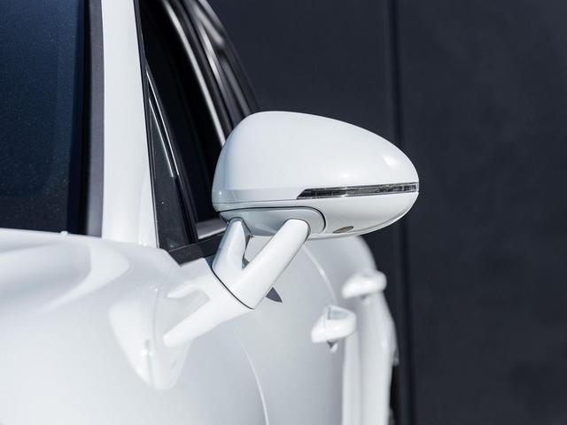 Photo of 2026 Carrara White Metallic Porsche Macan