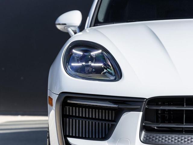Photo of 2026 Carrara White Metallic Porsche Macan
