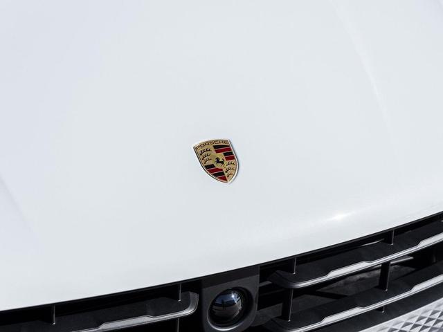 Photo of 2026 Carrara White Metallic Porsche Macan