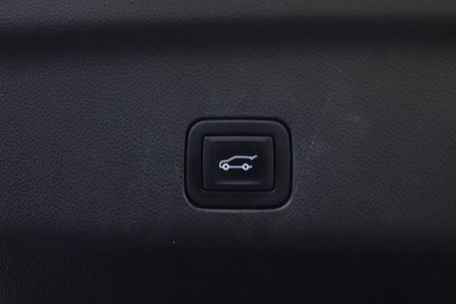 Photo of 2022 Summit White Chevrolet Suburban