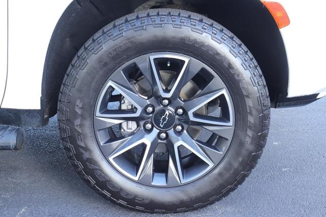 Photo of 2022 Summit White Chevrolet Suburban