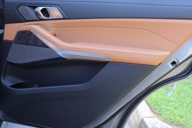 Photo of 2026 Skyscraper Grey Metallic BMW X7