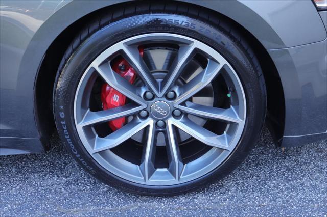 Photo of 2018 Daytona Gray Pearl Effect Audi S5