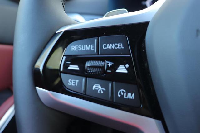 Photo of 2025 Black Sapphire Metallic BMW 330