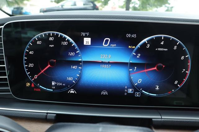 Photo of 2022 MANUFAKTUR Diamond White Bright Mercedes-Benz GLE 350