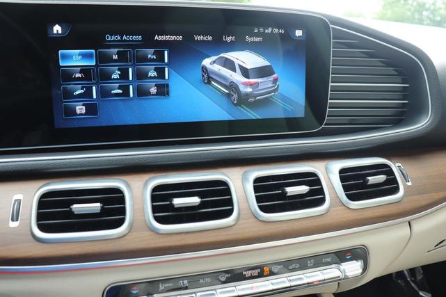 Photo of 2022 MANUFAKTUR Diamond White Bright Mercedes-Benz GLE 350